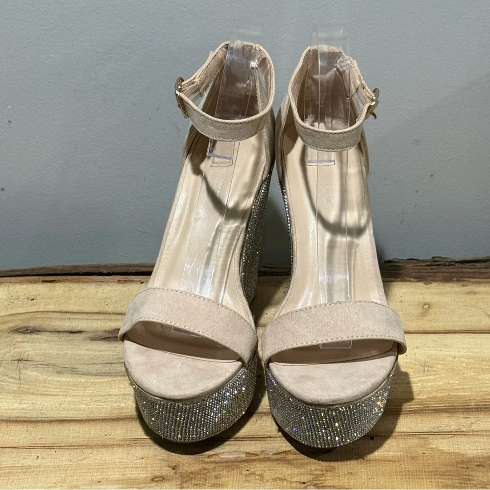 Fashion Nova Nude &‎ Sparkly Platform Wedge sandals Size 9 A40